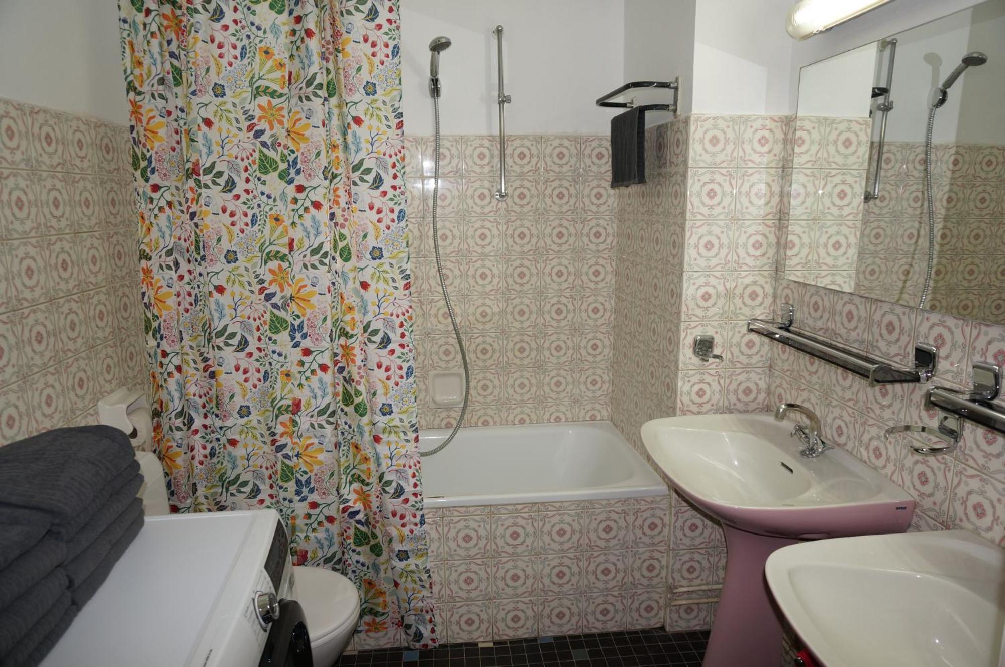 Belga Apartment 3 Bedrooms. แอนต์เวิร์ป ภายนอก รูปภาพ